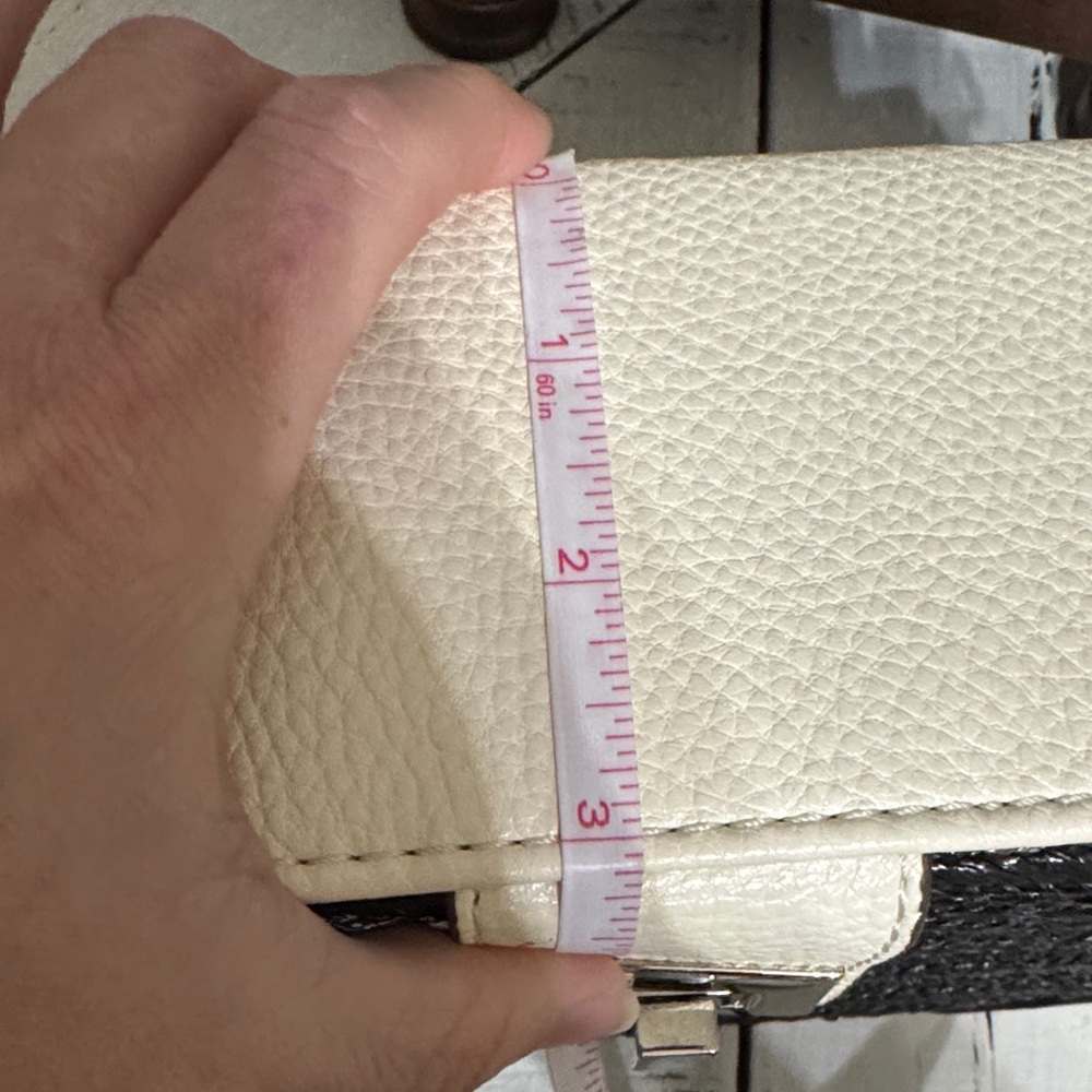 EUC Steve Madden Textured Black and Cream Box Crossbody Bag - Picture 9 of 10